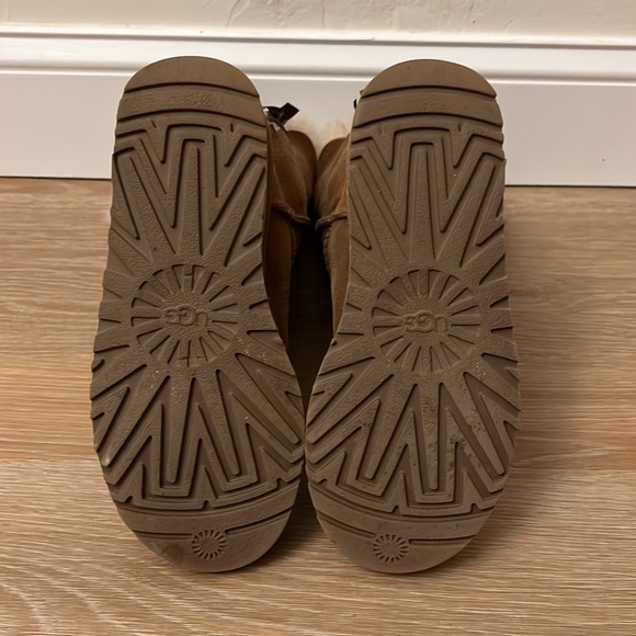 UGG Tall Bailey Bow Chesnut - Picture 7 of 7